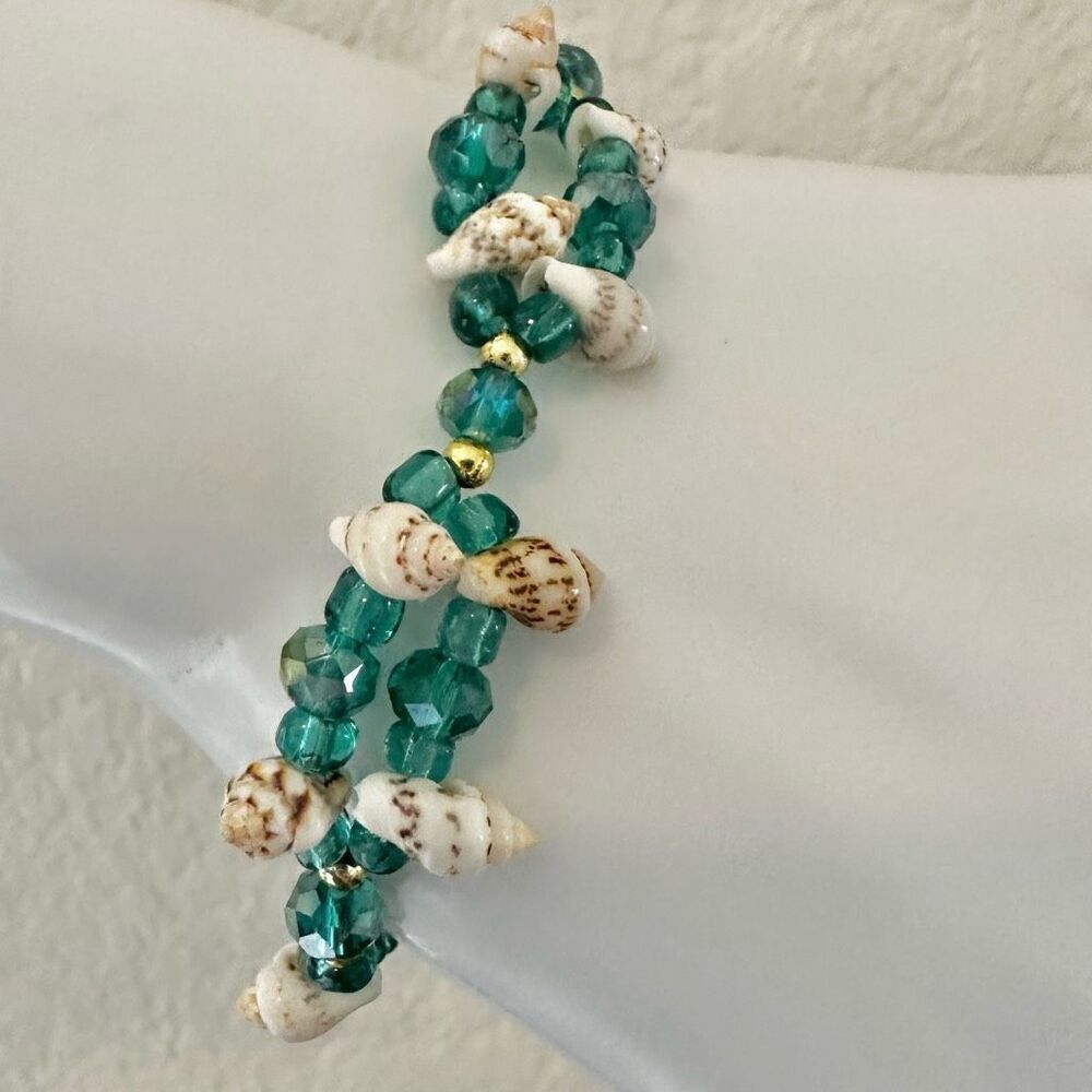 Green crystal beaded shell bracelet